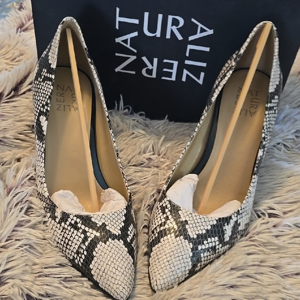 Naturalizer Anna Black and Cream Snake Print Pumps Heels with Pointed Toe, 8.5W